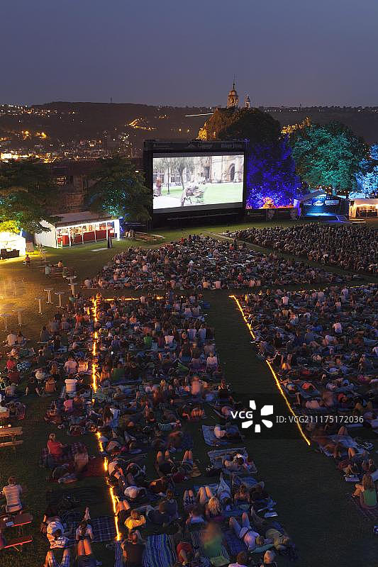 德国巴登-符腾堡州埃斯林根城堡庭院中的露天电影院图片素材