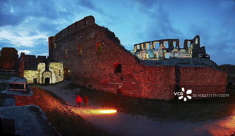 莱茵河畔圣戈阿莱茵费尔斯城堡灯光艺术节全景图片素材