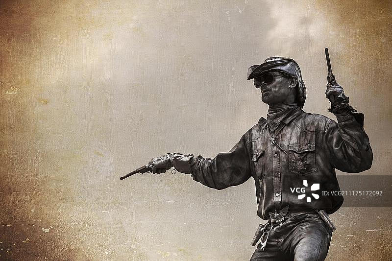 装扮成牛仔的柏林街头艺人，复古造型，德国柏林图片素材