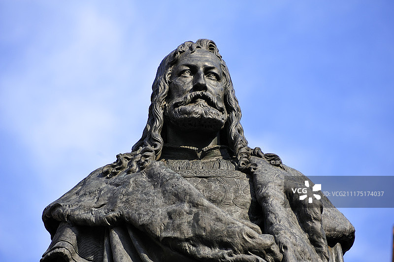德国巴伐利亚州纽伦堡阿尔布雷希特·丢勒广场上的丢勒雕像图片素材