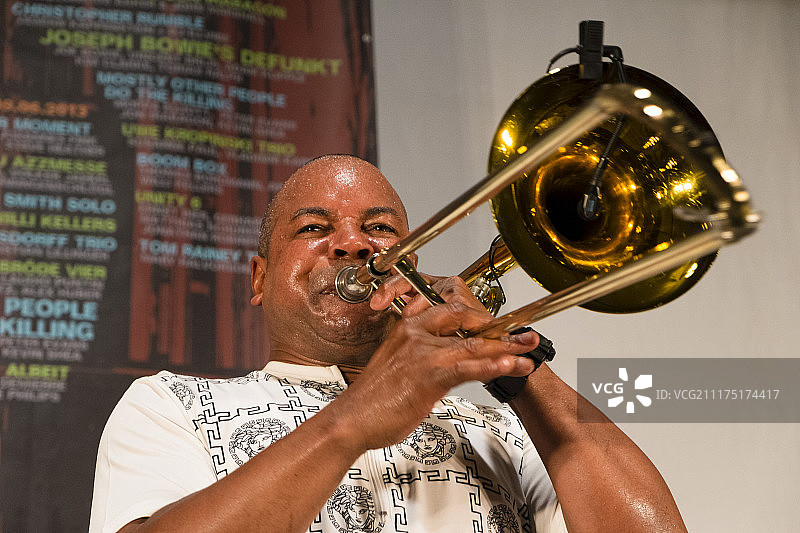 约瑟夫·鲍伊，Defunkt乐队的音乐家，第50届派茨爵士乐研讨会，派茨，勃兰登堡，德国，欧洲图片素材