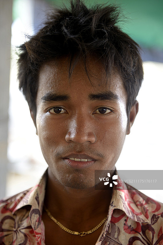 年轻男子人像，柬埔寨茶胶省巴提县特拉邦村，亚洲图片素材