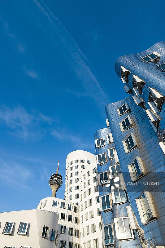 德国杜塞尔多夫媒体港弗兰克·盖里设计的Zollhof新办公楼图片素材