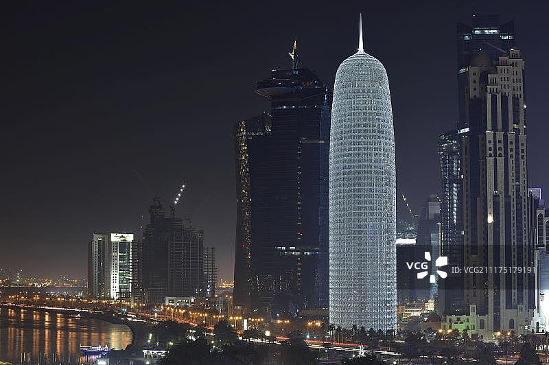 卡塔尔多哈夜景：比达塔、世贸中心、棕榈塔、卡塔尔塔图片素材