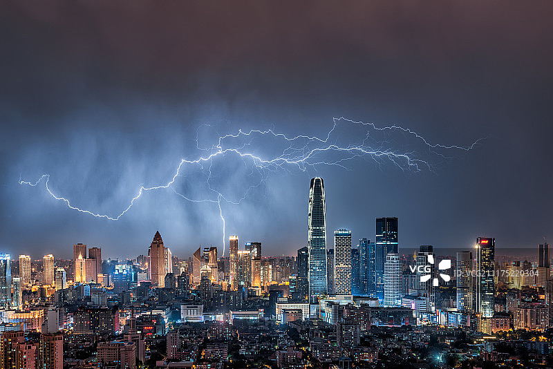 天津CBD极端天气雷电图片素材