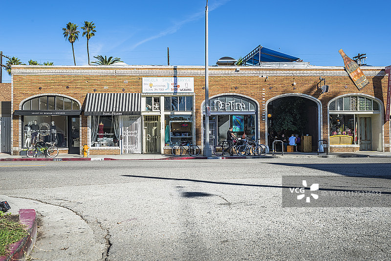 美国威尼斯精品店沥青路图片素材