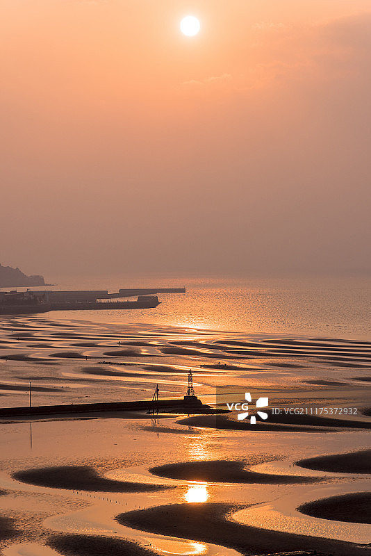 日本九州熊本县宇土半岛御舆来海岸潮滩：一年仅有10天日落与退潮重合图片素材