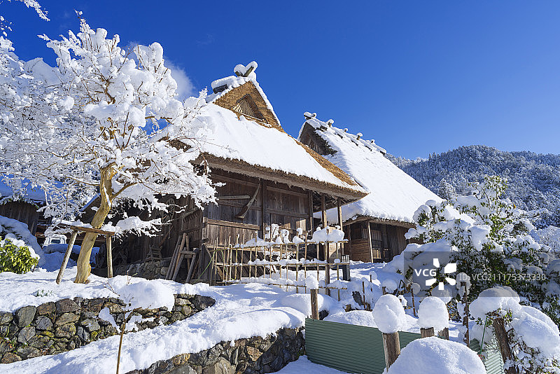 雪中的美山茅草屋村（茅葺之里），日本京都府南丹市美山町图片素材