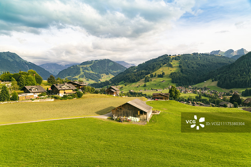 山丘村庄风光图片素材