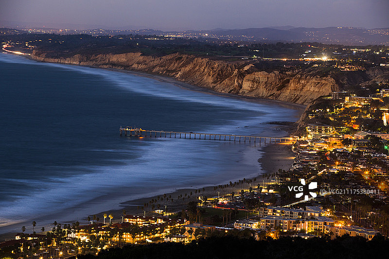 美国加州拉霍亚斯克里普斯码头黄昏海岸线景观图片素材