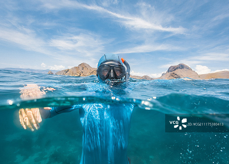 科莫多，努沙登加拉群岛东部，印度尼西亚自由潜水员图片素材
