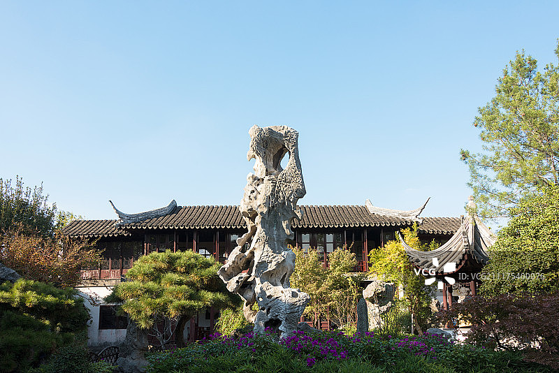 苏州留园冠云峰太湖石风光图片素材