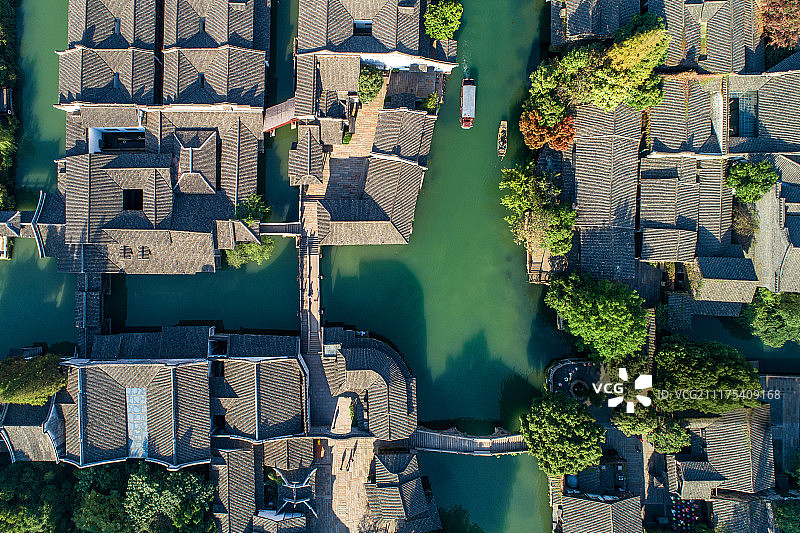 航拍清晨的乌镇西栅图片素材