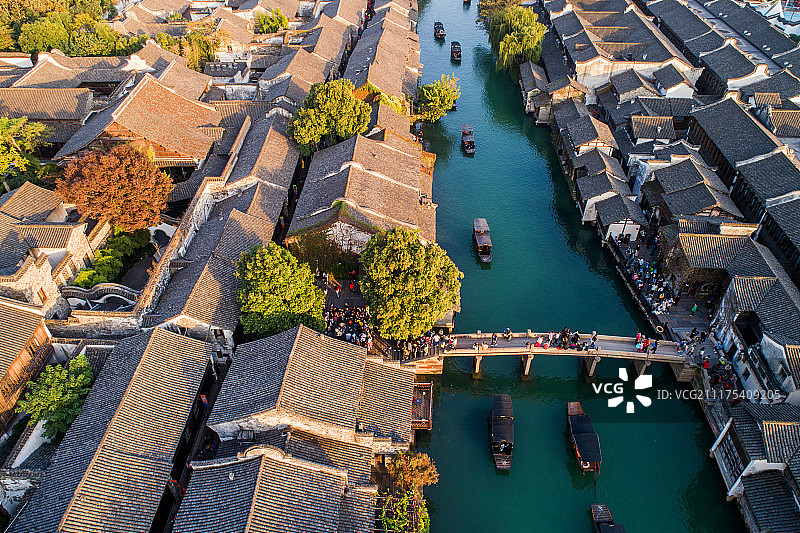 航拍午后的乌镇西栅图片素材