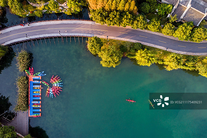 航拍乌镇西栅划艇码头图片素材