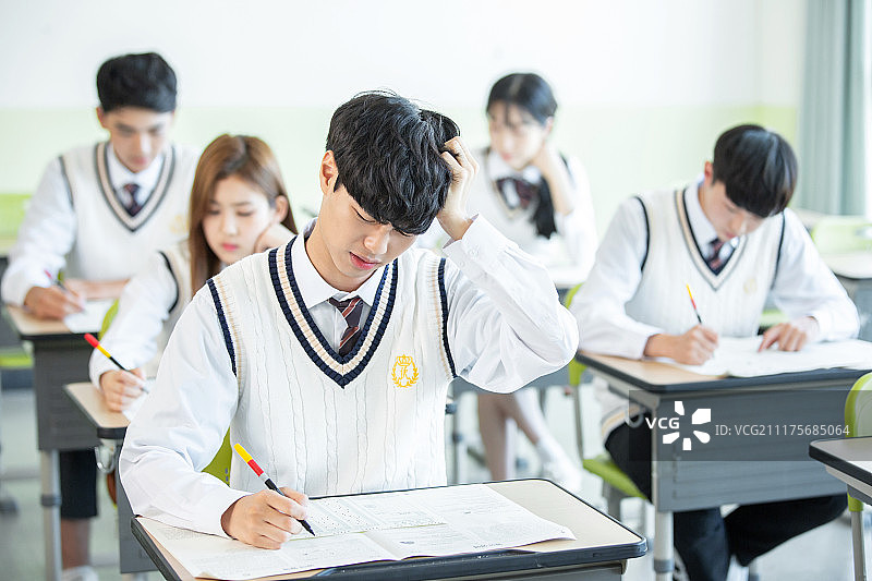 高中生，教室，高考，压力图片素材