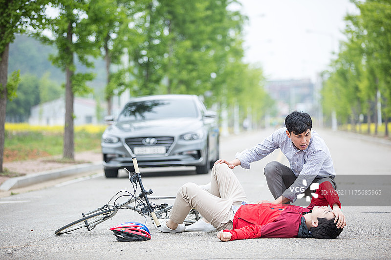 交通、交通事故、危险、自行车、安全、疼痛、担忧图片素材