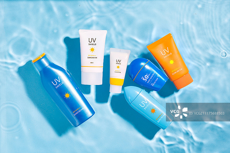 泳池夏日水波纹背景（含防晒霜、紫外线元素）图片素材