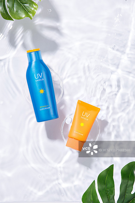 泳池夏日水波纹背景（含防晒霜、紫外线元素）图片素材