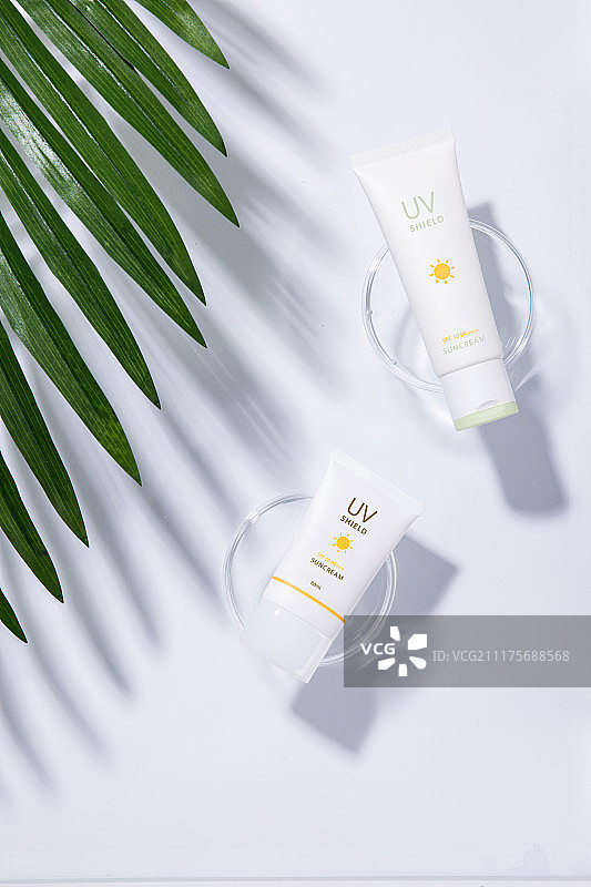 泳池夏日水波纹背景（含防晒霜、紫外线元素）图片素材