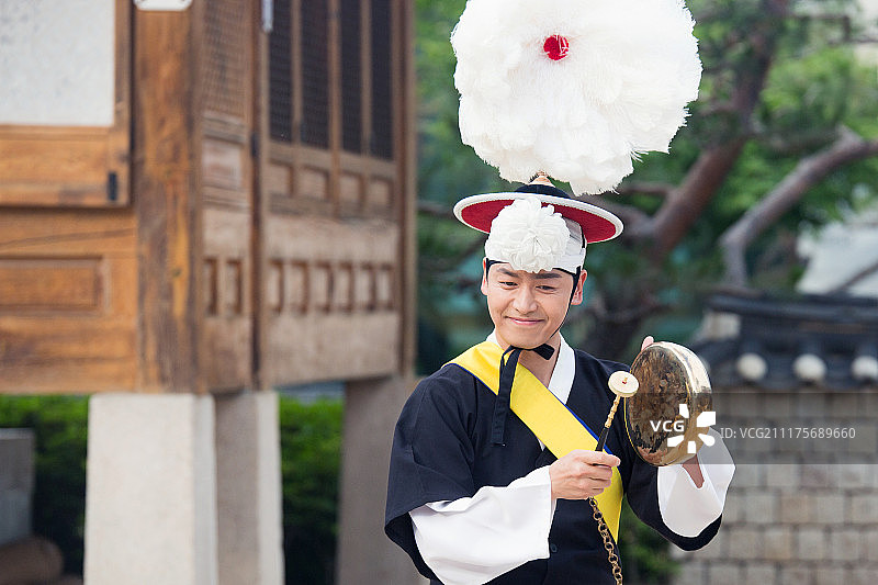 韩国传统游戏：四物农乐，钹，敲击，悲伤，微笑图片素材