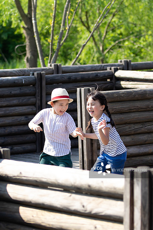 儿童的快乐玩耍时光图片素材