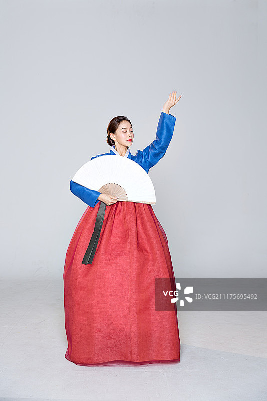 穿韩服的女子，韩国盛宴舞蹈图片素材