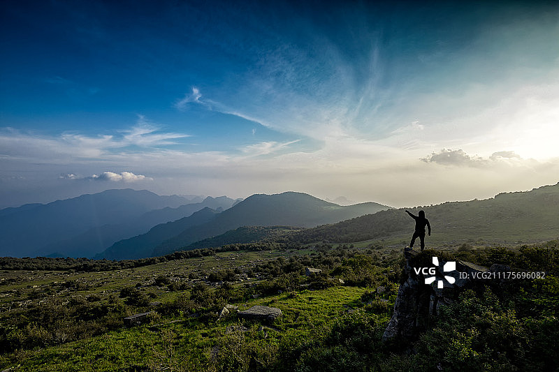 台湾高山森林草甸汽车广告背景高清图图片素材