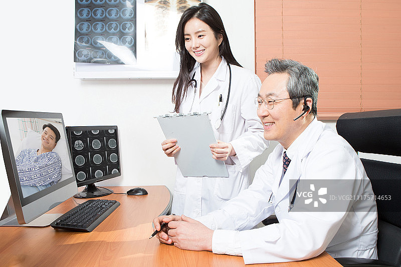 韩国人，医生，职业，对话，远程医疗图片素材