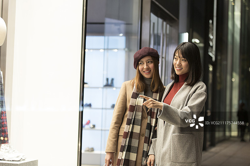 闺蜜逛街购物图片素材