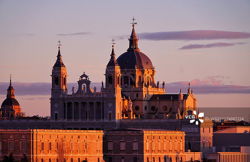 光辉下的宏伟图片素材