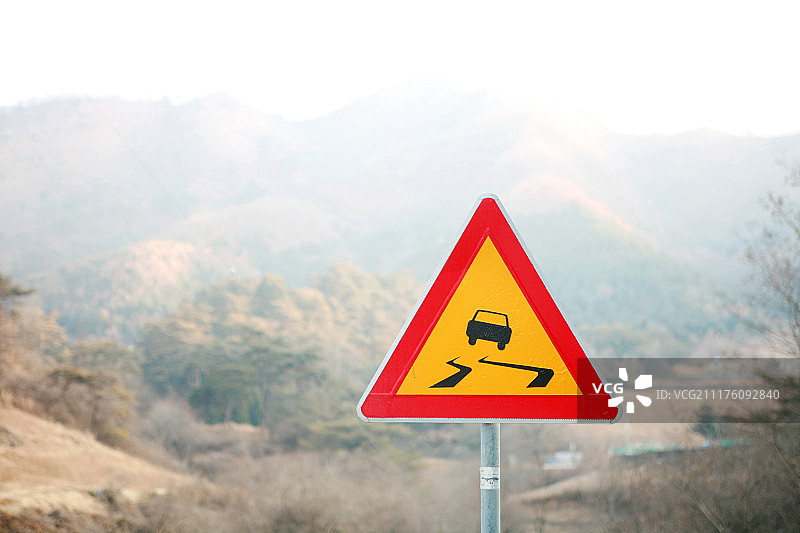 道路上的信息指示牌图片素材