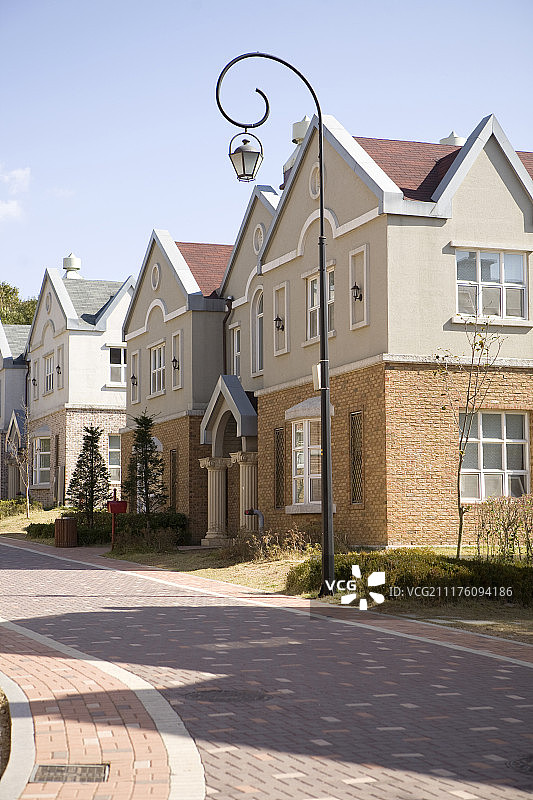 郊区街道旁的房屋图片素材