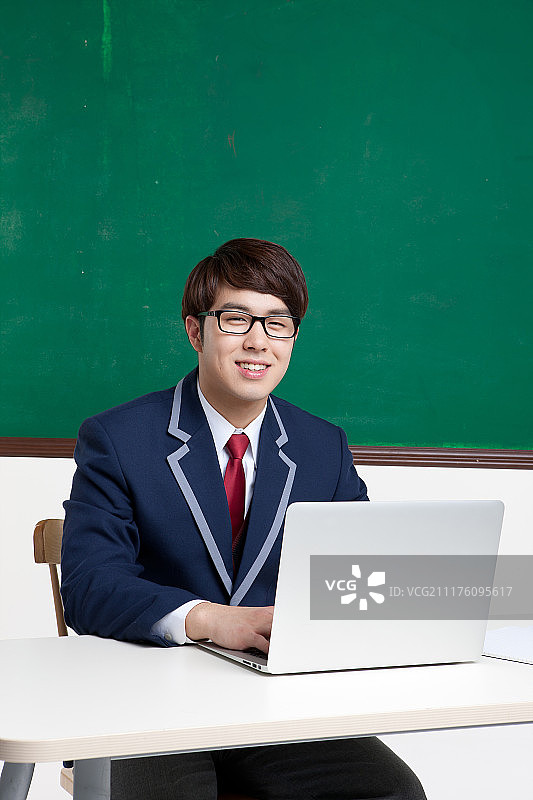 可爱的运动型男孩图片素材