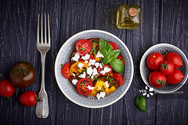 彩色番茄羊乳酪沙拉图片素材