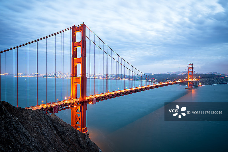 旧金山日落时分的金门大桥图片素材