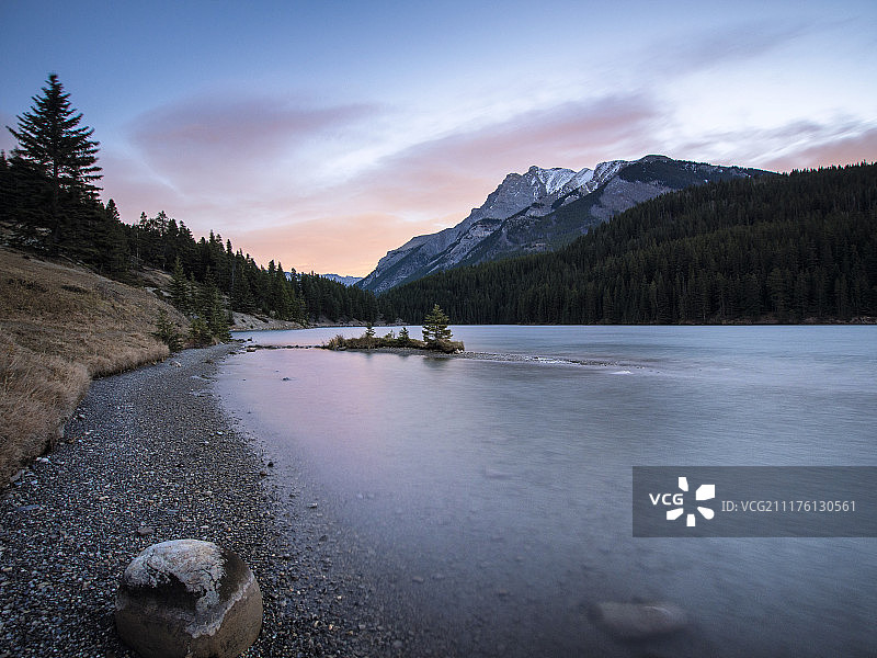 双杰克湖日出图片素材