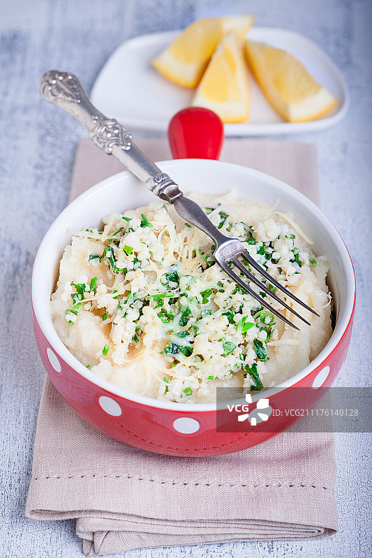 西芹根焗鱼派图片素材