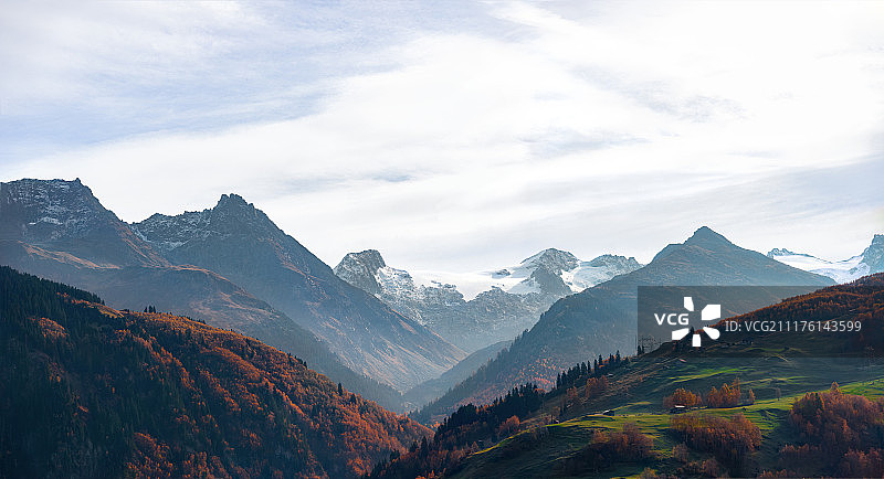 彩色山景图片素材