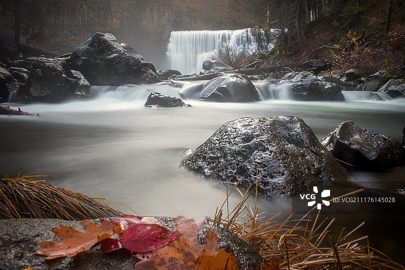 秋天的中部瀑布图片素材