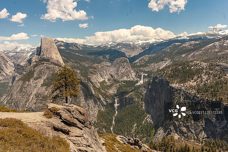 半圆顶、弗纳尔瀑布和内华达瀑布图片素材