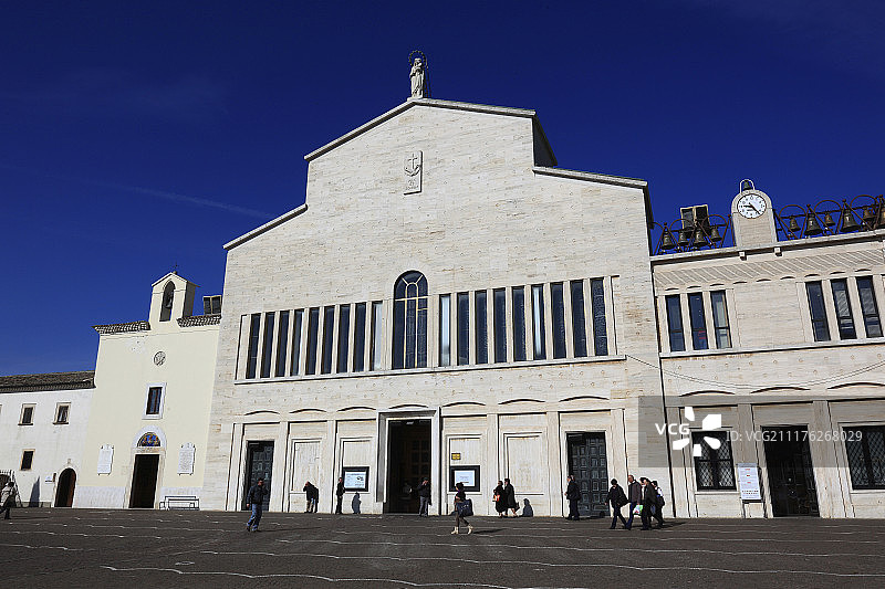 圣乔瓦尼罗通多朝圣地圣母感恩教堂，意大利普利亚加尔加诺图片素材