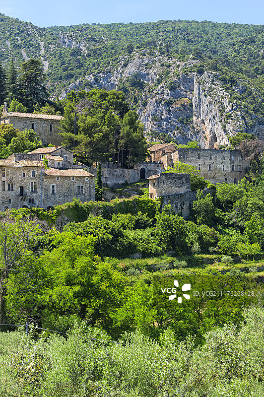 法国沃克吕兹奥佩德勒维尤的中世纪村庄图片素材