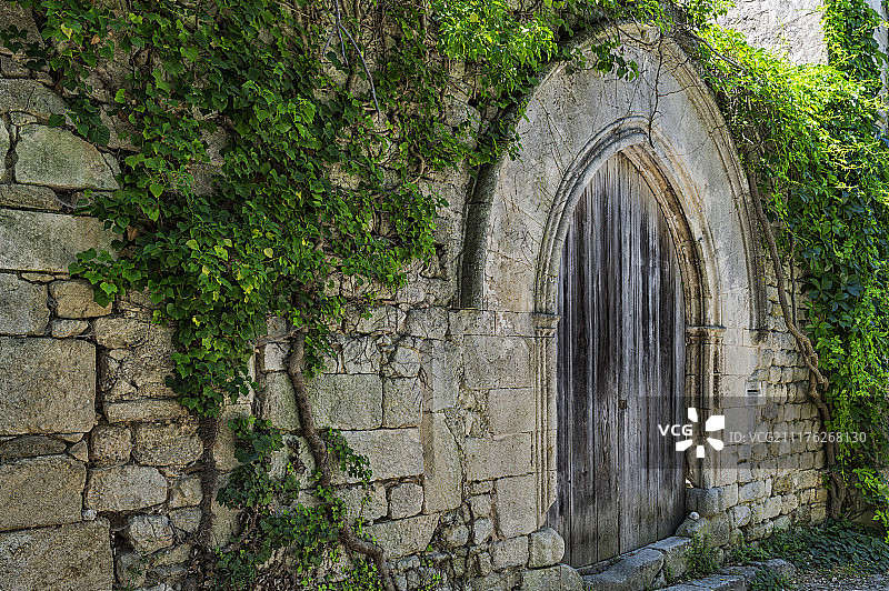 法国沃克吕兹旧奥佩德中世纪村庄的古老木门图片素材