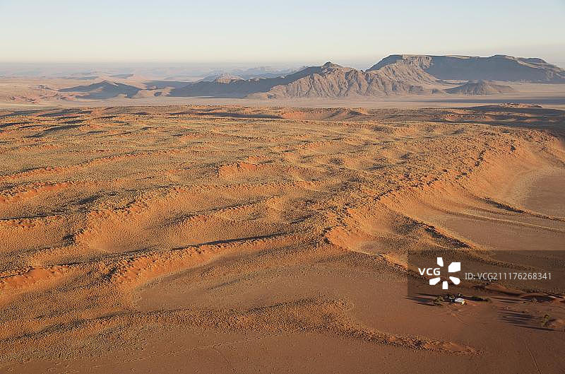 纳米比亚沙漠边缘热气球航拍农家图片素材