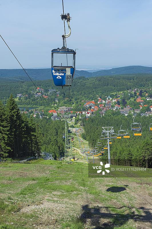 博克斯贝格缆车和升降椅，位于德国下萨克森州哈尔茨的哈嫩克莱图片素材