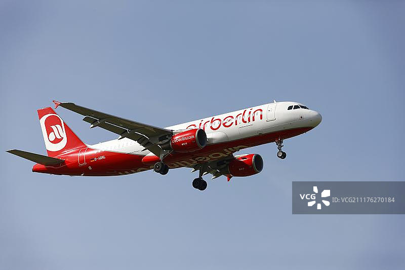 在慕尼黑弗朗茨·约瑟夫·施特劳斯机场着陆的柏林航空空客A321-211图片素材