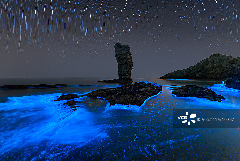 星轨下的大连荧光海图片素材