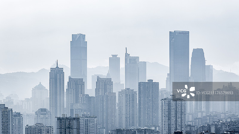 雾气中的渝中区高楼图片素材