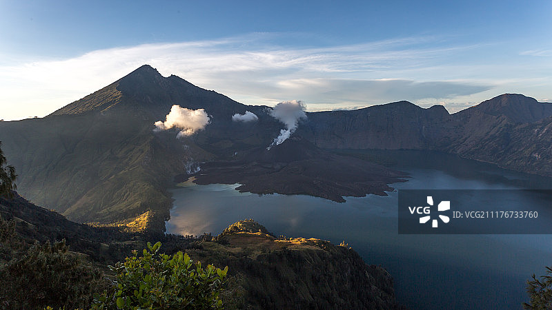 印度尼西亚龙目岛林查尼火山图片素材